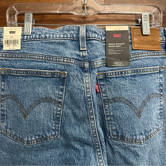 Levi’s - Wedgie Straight - Picture 4 of 10
